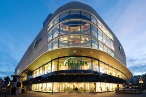 Ein Blick von einer der schönsten Dachterrassen Frankfurts: Galeria Kaufhof Frankfurt